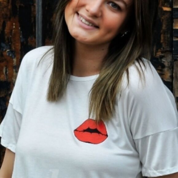 Cropped  Lip  Tee‎ - Picture 6 of 10